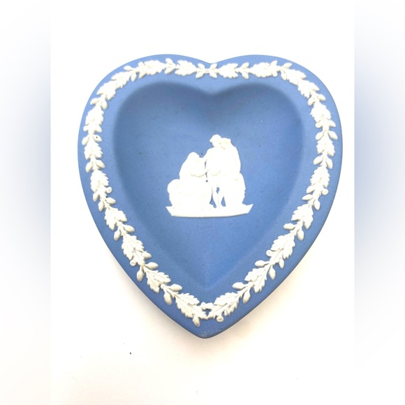 Wedgwood Jasperware (Pale Blue) Sweet Dish Set (Set of Four) - Picture 11 of 13